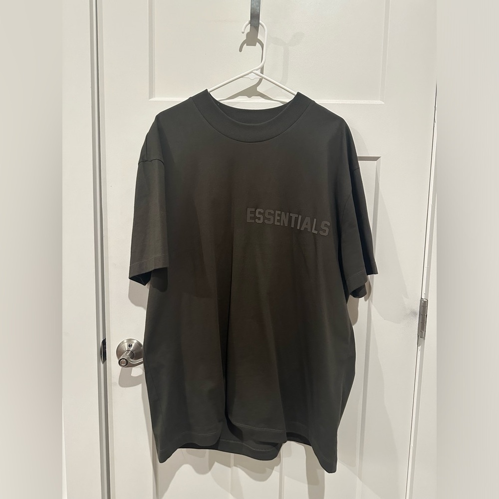 Fear of God, essentials men’s T-shirt, size large